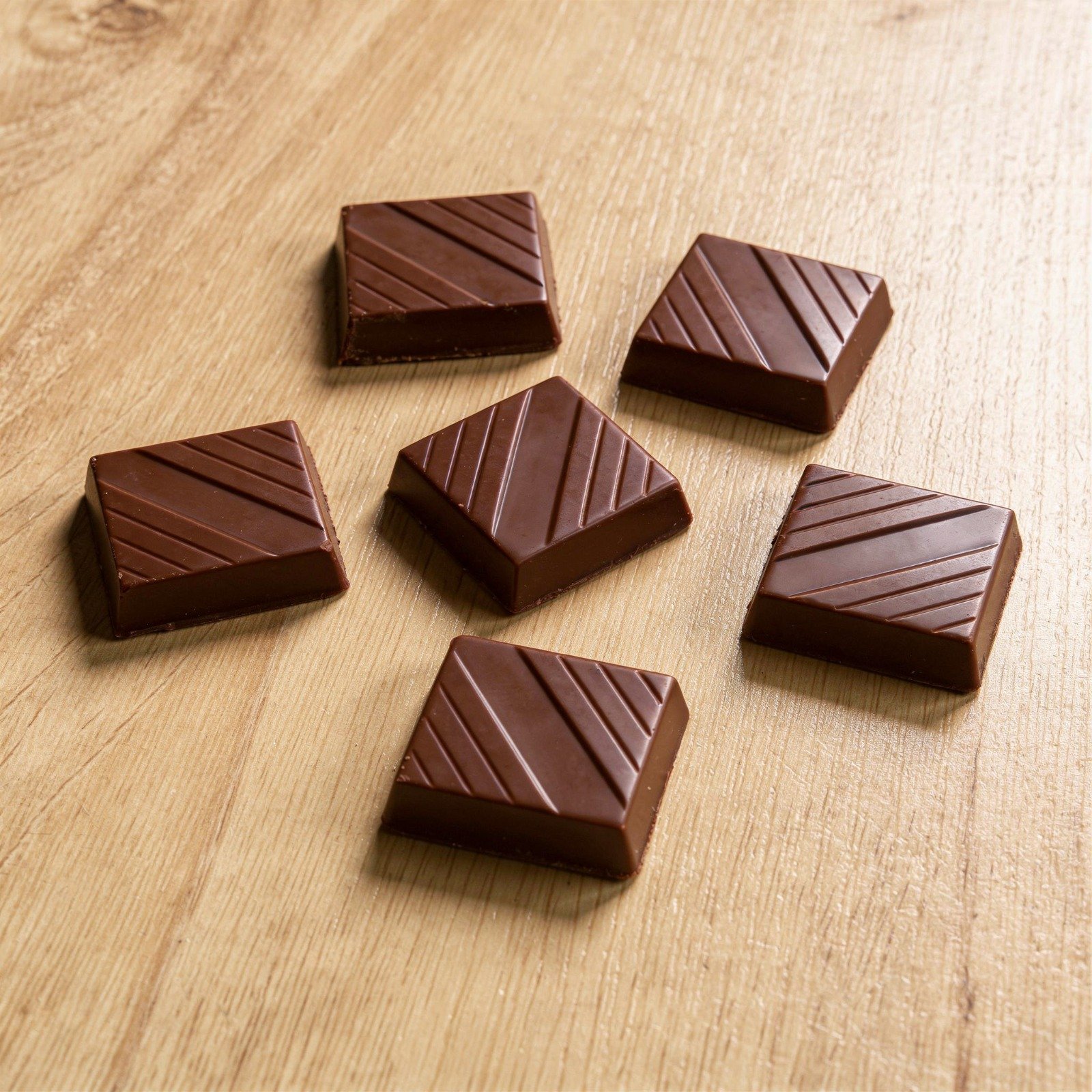 بكشة الطيبين – الأحمر فخامة جريئة